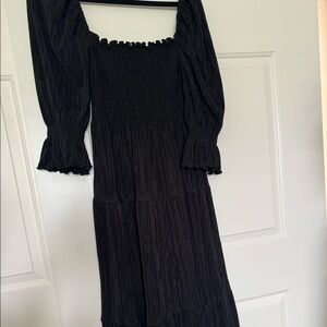 Nothing Fits But black pleated midi dress
SIZE M
LIKE NEW
